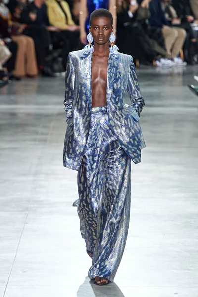 Look 24
